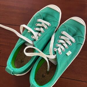 Cariuma Oca Low Canvas — size 9